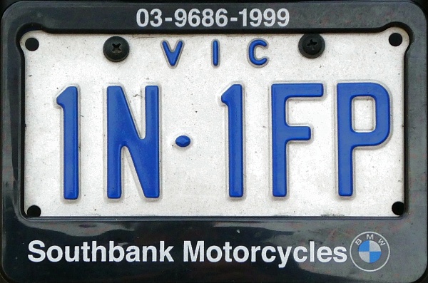 Australia Victoria motorcycle series close-up 1N·1FP.jpg (146 kB)