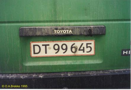 Denmark bus single line rear plate former style DT 99645.jpg (20 kB)