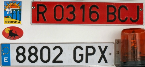 Spain trailer series R 0316 BCJ with repeater plate 8802 GPX.jpg (73 kB)
