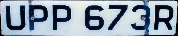 Great Britain former normal series front plate close-up UPP 673R.jpg (39 kB)