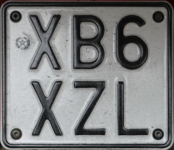 Italy moped series close-up XB6 XZL.jpg (137 kB)