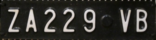 Italy historic vehicle series front plate close-up ZA229 VB.jpg (61 kB)