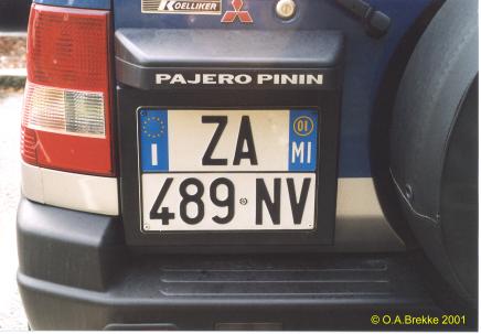 Italy normal series two line rear plate ZA 489 NV.jpg (21 kB)