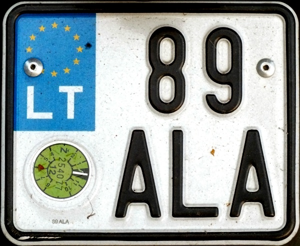 Lithuania motorcycle series (small size plate) former style close-up 89 ALA.jpg (143 kB)