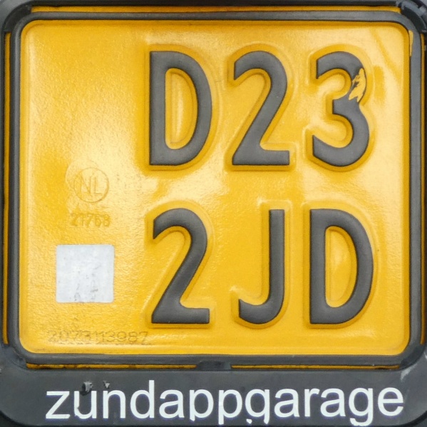Netherlands former moped series close-up D232JD.jpg (173 kB)