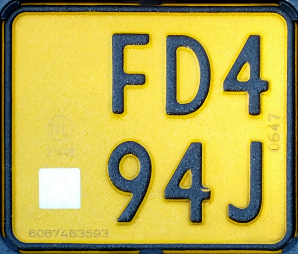 Netherlands former moped series close-up FD494J.jpg (135 kB)