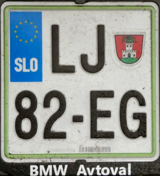Slovenia motorcycle series close-up LJ 82-EG.jpg (153 kB)