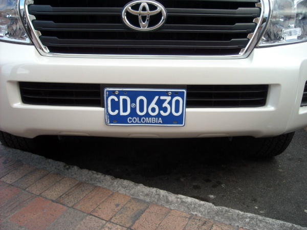 Colombia former diplomatic series CD 0630.jpg (96 kB)