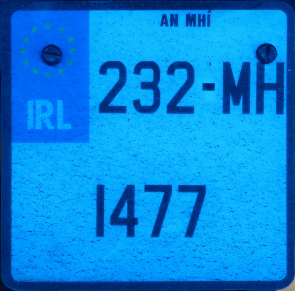 Ireland normal series motorcycle close-up 232-MH-1477.jpg (156 kB)