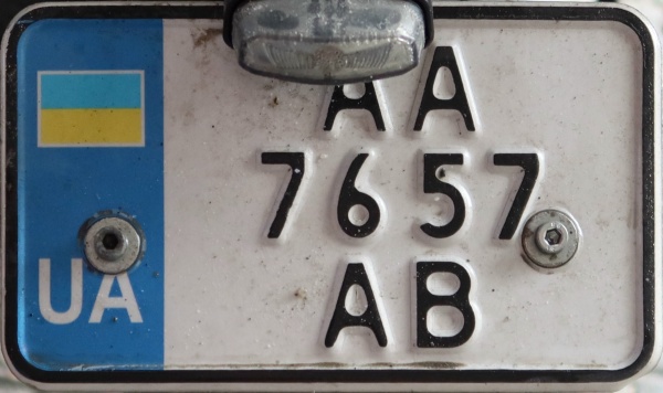 Ukraine motorcycle series small plate close-up AA 7657 AB.jpg (92 kB)