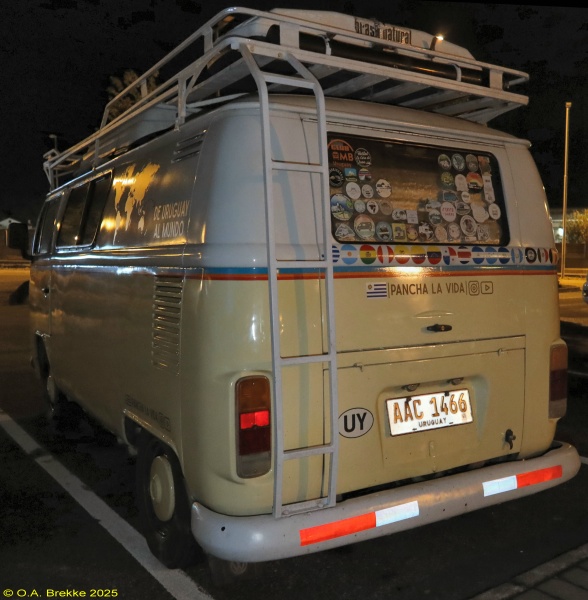 Uruguay normal series former style AAC 1466.jpg (141 kB)